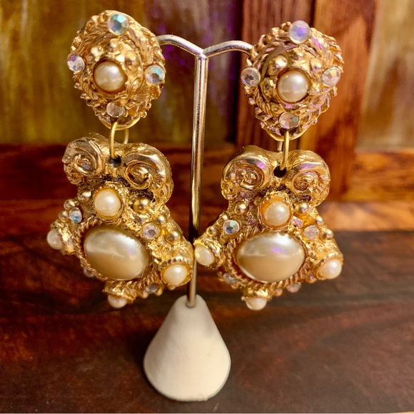 1980’s Vintage Glass Pearl Gold Plate Clip On Earrings Fit For a Queen - Picture 6 of 8